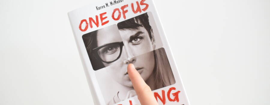 One of us is lying | Rezension